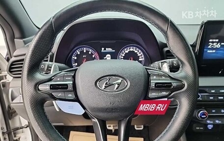 Hyundai Veloster II, 2022 год, 2 580 000 рублей, 8 фотография