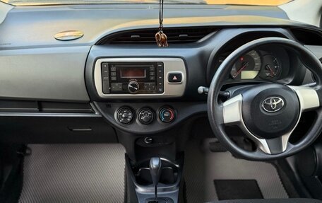 Toyota Vitz, 2014 год, 800 000 рублей, 3 фотография