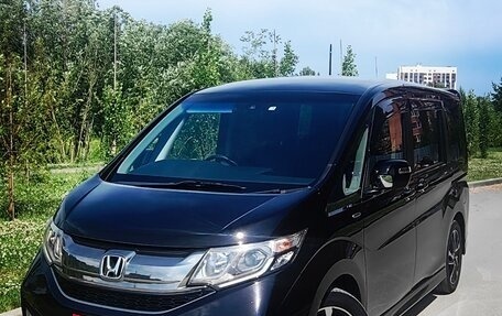 Honda Stepwgn IV, 2017 год, 2 059 000 рублей, 2 фотография