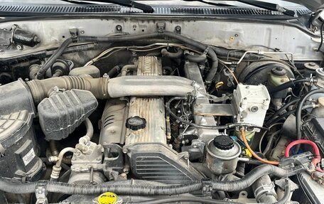 Toyota Land Cruiser 100 рестайлинг 2, 2005 год, 1 850 000 рублей, 17 фотография
