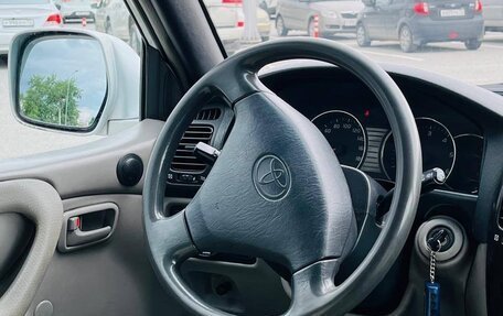 Toyota Land Cruiser 100 рестайлинг 2, 2005 год, 1 850 000 рублей, 14 фотография