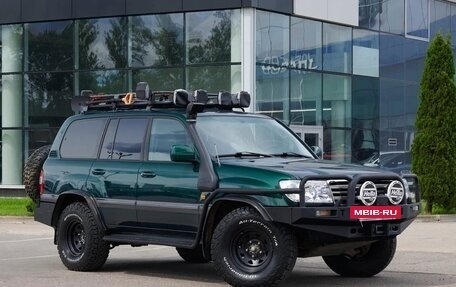 Toyota Land Cruiser 100 рестайлинг 2, 2006 год, 4 500 000 рублей, 3 фотография