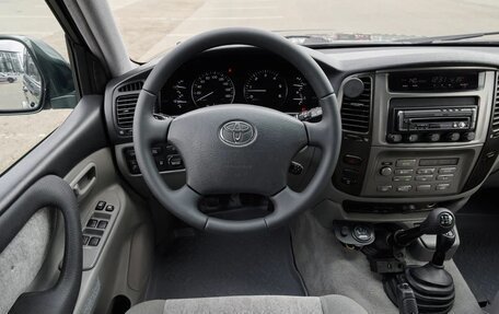 Toyota Land Cruiser 100 рестайлинг 2, 2006 год, 4 500 000 рублей, 15 фотография