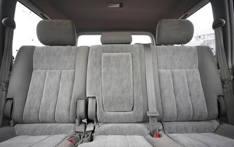 Toyota Land Cruiser 100 рестайлинг 2, 2006 год, 4 500 000 рублей, 17 фотография