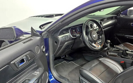 Ford Mustang VI рестайлинг, 2022 год, 2 900 000 рублей, 6 фотография