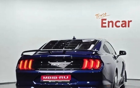 Ford Mustang VI рестайлинг, 2022 год, 2 900 000 рублей, 4 фотография