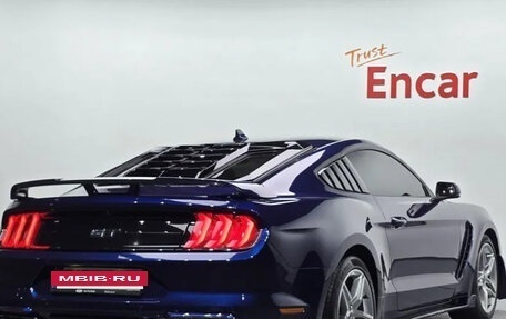 Ford Mustang VI рестайлинг, 2022 год, 2 900 000 рублей, 3 фотография