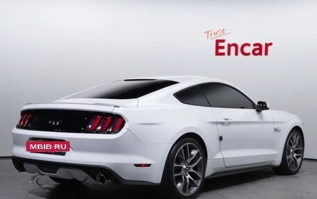 Ford Mustang VI рестайлинг, 2022 год, 2 920 000 рублей, 3 фотография