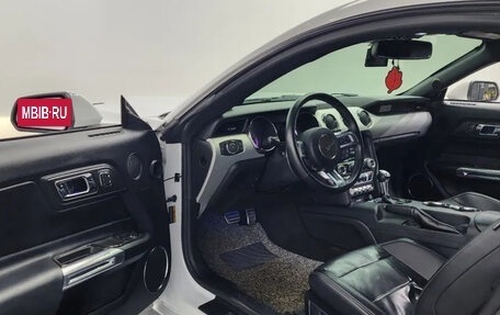 Ford Mustang VI рестайлинг, 2022 год, 2 920 000 рублей, 6 фотография
