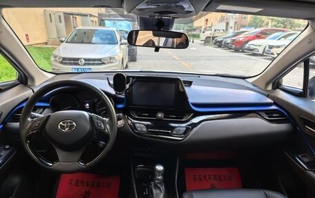 Toyota C-HR I рестайлинг, 2022 год, 1 950 111 рублей, 8 фотография