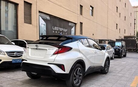 Toyota C-HR I рестайлинг, 2022 год, 1 950 111 рублей, 5 фотография