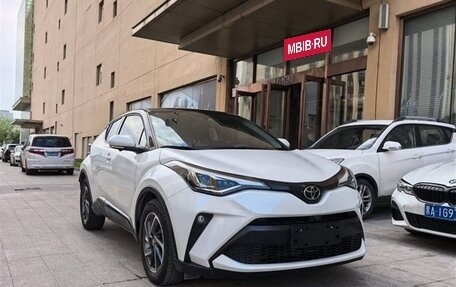 Toyota C-HR I рестайлинг, 2022 год, 1 950 111 рублей, 3 фотография