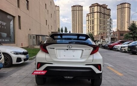 Toyota C-HR I рестайлинг, 2022 год, 1 950 111 рублей, 4 фотография