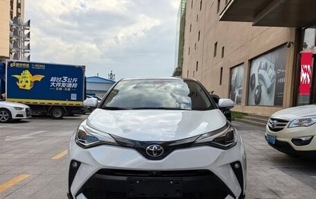 Toyota C-HR I рестайлинг, 2022 год, 1 950 111 рублей, 2 фотография