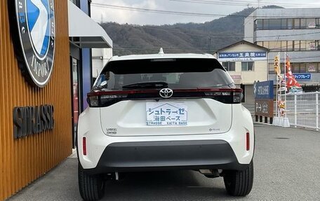 Toyota Yaris Cross, 2022 год, 1 880 000 рублей, 5 фотография