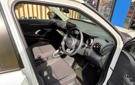 Toyota Yaris Cross, 2022 год, 1 880 000 рублей, 7 фотография
