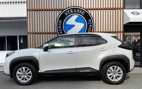 Toyota Yaris Cross, 2022 год, 1 880 000 рублей, 6 фотография