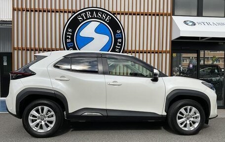 Toyota Yaris Cross, 2022 год, 1 880 000 рублей, 4 фотография
