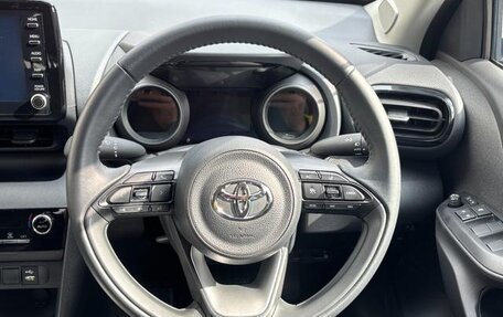 Toyota Yaris Cross, 2022 год, 1 880 000 рублей, 10 фотография