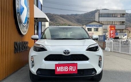 Toyota Yaris Cross, 2022 год, 1 880 000 рублей, 2 фотография