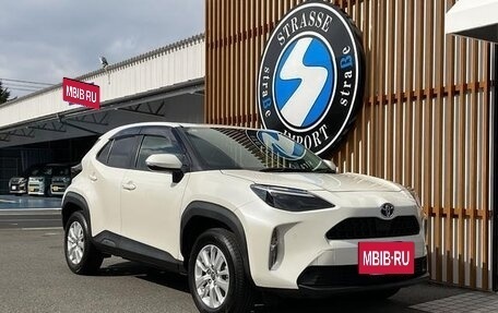 Toyota Yaris Cross, 2022 год, 1 880 000 рублей, 3 фотография