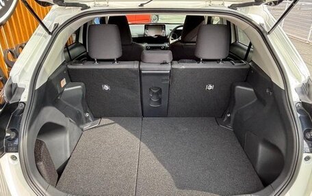 Toyota Yaris Cross, 2022 год, 1 880 000 рублей, 22 фотография