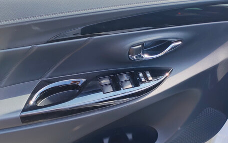 Toyota Yaris Cross, 2022 год, 2 060 000 рублей, 7 фотография
