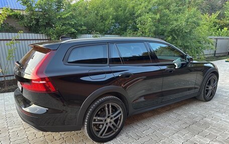 Volvo V60 Cross Country II, 2019 год, 3 450 000 рублей, 3 фотография