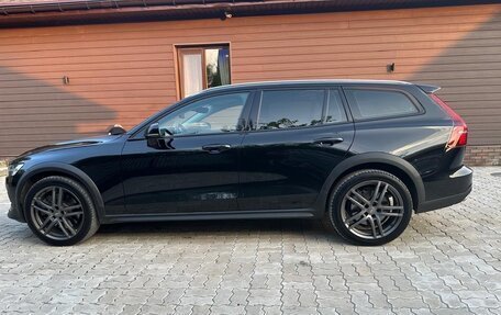 Volvo V60 Cross Country II, 2019 год, 3 450 000 рублей, 6 фотография