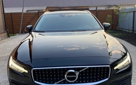 Volvo V60 Cross Country II, 2019 год, 3 450 000 рублей, 15 фотография