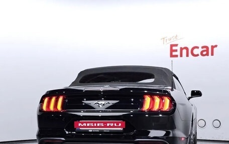 Ford Mustang VI рестайлинг, 2022 год, 2 900 000 рублей, 4 фотография