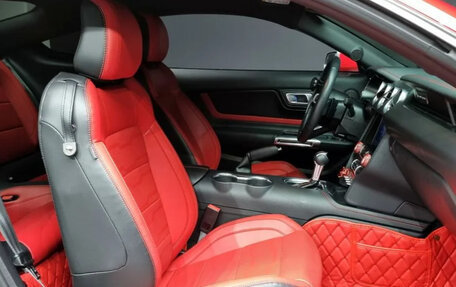 Ford Mustang VI рестайлинг, 2022 год, 2 850 000 рублей, 7 фотография