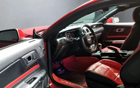 Ford Mustang VI рестайлинг, 2022 год, 2 850 000 рублей, 6 фотография
