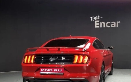 Ford Mustang VI рестайлинг, 2022 год, 2 850 000 рублей, 4 фотография