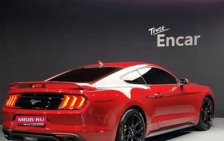 Ford Mustang VI рестайлинг, 2022 год, 2 850 000 рублей, 3 фотография