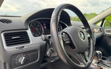 Volkswagen Touareg III, 2011 год, 1 890 000 рублей, 14 фотография