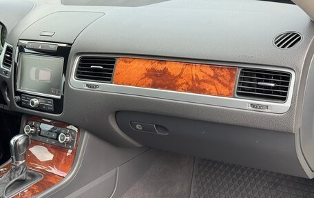 Volkswagen Touareg III, 2011 год, 1 890 000 рублей, 27 фотография
