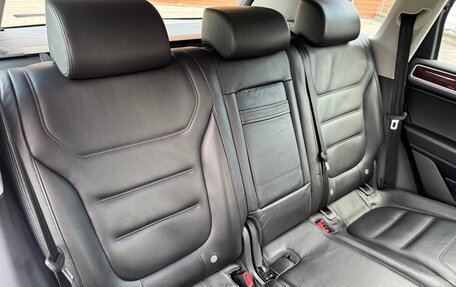 Volkswagen Touareg III, 2011 год, 1 890 000 рублей, 18 фотография