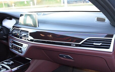BMW 7 серия, 2021 год, 11 000 000 рублей, 25 фотография