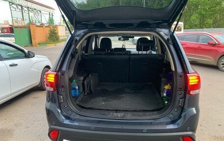 Mitsubishi Outlander III рестайлинг 3, 2018 год, 2 650 000 рублей, 10 фотография