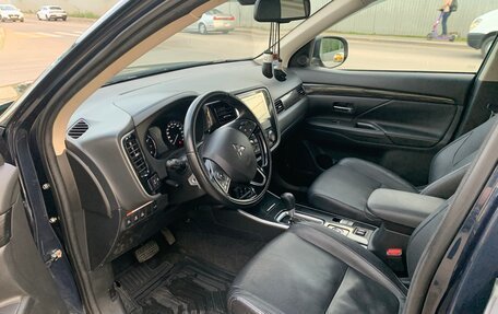 Mitsubishi Outlander III рестайлинг 3, 2018 год, 2 650 000 рублей, 13 фотография