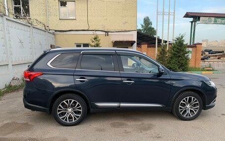 Mitsubishi Outlander III рестайлинг 3, 2018 год, 2 650 000 рублей, 8 фотография