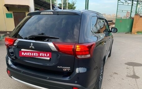 Mitsubishi Outlander III рестайлинг 3, 2018 год, 2 650 000 рублей, 4 фотография