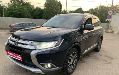 Mitsubishi Outlander III рестайлинг 3, 2018 год, 2 650 000 рублей, 2 фотография