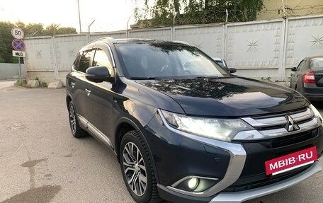 Mitsubishi Outlander III рестайлинг 3, 2018 год, 2 650 000 рублей, 3 фотография