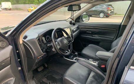 Mitsubishi Outlander III рестайлинг 3, 2018 год, 2 650 000 рублей, 16 фотография