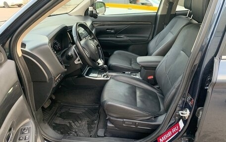 Mitsubishi Outlander III рестайлинг 3, 2018 год, 2 650 000 рублей, 15 фотография
