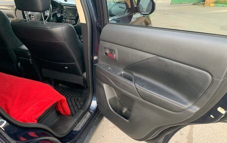 Mitsubishi Outlander III рестайлинг 3, 2018 год, 2 650 000 рублей, 20 фотография