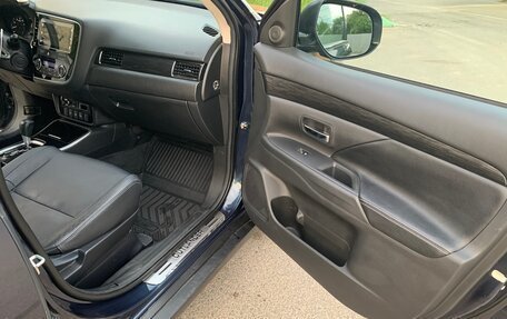 Mitsubishi Outlander III рестайлинг 3, 2018 год, 2 650 000 рублей, 23 фотография
