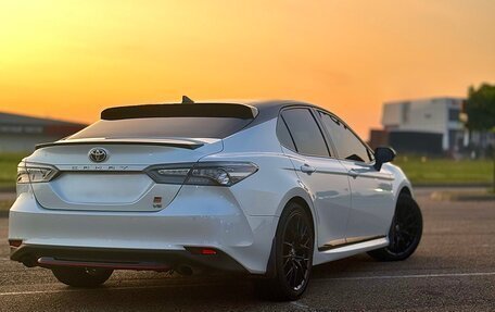 Toyota Camry, 2021 год, 3 700 000 рублей, 2 фотография
